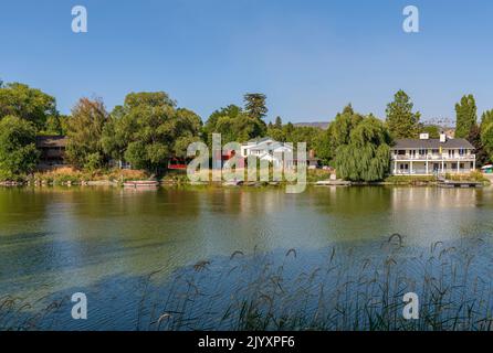 Pelican Marina case di quartiere e lago a Klamath Falls Oregon. Foto Stock