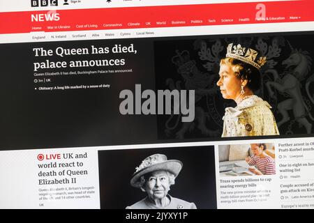 La reazione immediata (a 6,46pm) sul sito web della BBC News all'annucemento (a 6,30pm) della morte della Regina Elisabetta II il 8th settembre 2022. Foto Stock