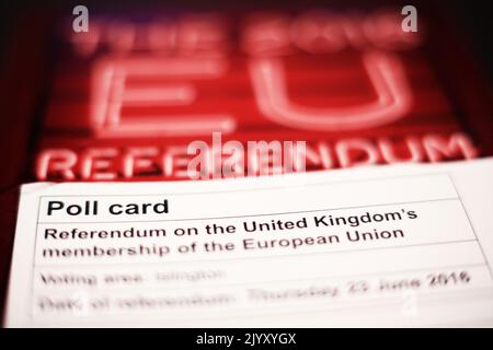 2016: Foto del fascicolo del 2016 giugno di una scheda di voto e di una guida al voto per il referendum UE 2016 a Londra. Data di emissione: Giovedì 8 settembre 2022. Foto Stock