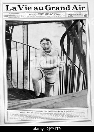 Scalata gara di arrampicata alla Torre Eiffel, Parigi 1905. Un ciclista amatoriale di nome Forestier era il favorito. Aveva vinto la gara ciclistica Parigi-Dieppe nel 1903. Eugene Forestier, più tardi divenne un ciclista professionista e venne 15th nel Tour de France 1908 Foto Stock