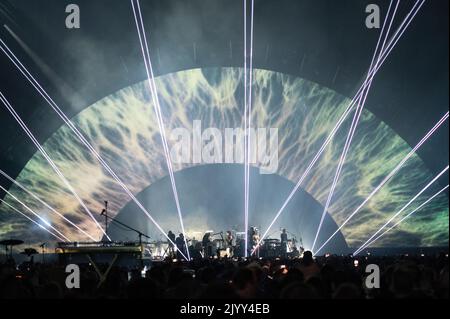 8th settembre 2022, Londra, UKCanadian indie rock band Arcade Fire live in concerto al O2, London Credit: John Barry/Alamy Live News Foto Stock