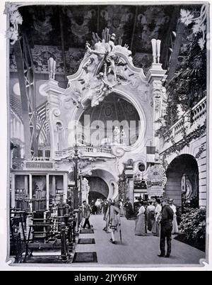 Esposizione Universelle (Fiera Mondiale) Parigi, 1900; il Palazzo dello Champagne, che espone il processo di produzione dello Champagne. La costruzione è nello stile di Luigi XV Foto Stock