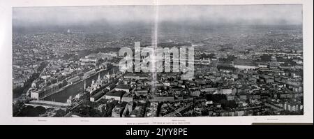 Esposizione Universelle (Fiera Mondiale) Parigi, 1889; una fotografia in bianco e nero di una veduta aerea dalla cima della Torre Eiffel. Foto Stock