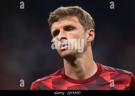 Milano, Italia, 7th settembre 2022. Thomas Muller del Bayern Munchen durante il warm up prima della partita della UEFA Champions League a Giuseppe Meazza, Milano. L'immagine di credito dovrebbe essere: Jonathan Moskrop / Sportimage Foto Stock