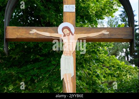 Crocifisso bizantino presso la chiesa greco-cattolica della Santissima Eucaristia a Vranov nad Topľou, Slovacchia. Foto Stock