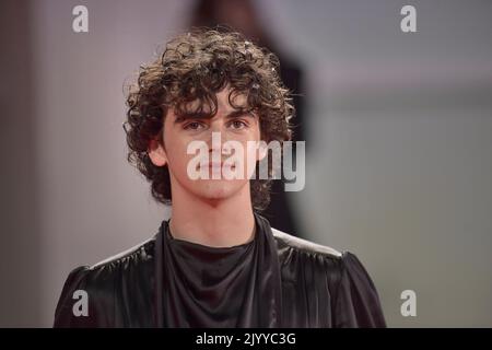 Venezia, Italia. 07th Set, 2022. VENEZIA, ITALIA - 07 SETTEMBRE: Jack Dylan Grazer partecipa al tappeto rosso 'Dreamin' Wild' al 79th° Festival Internazionale del Cinema di Venezia, il 07 settembre 2022 a Venezia. Credit: dpa/Alamy Live News Foto Stock