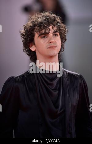 Venezia, Italia. 07th Set, 2022. VENEZIA, ITALIA - 07 SETTEMBRE: Jack Dylan Grazer partecipa al tappeto rosso 'Dreamin' Wild' al 79th° Festival Internazionale del Cinema di Venezia, il 07 settembre 2022 a Venezia. Credit: dpa/Alamy Live News Foto Stock