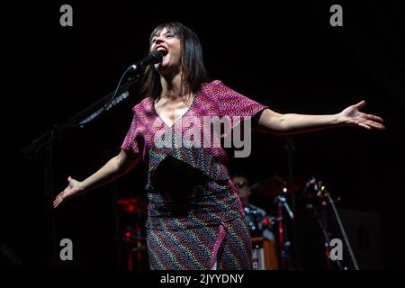 Milano, Italia. 08th Set, 2022. La cantante e cantautrice italiana Carmen Consoli si esibisce dal vivo durante un concerto al Carroponte Credit: SOPA Images Limited/Alamy Live News Foto Stock