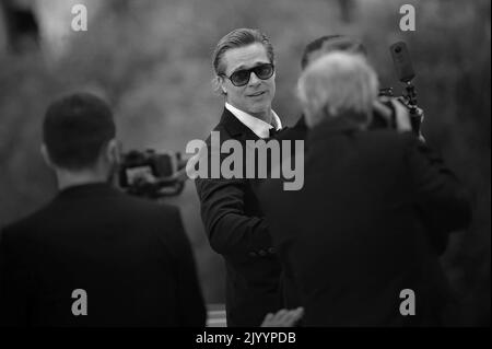 Venezia, Italia. 08th Set, 2022. Brad Pitt partecipa al tappeto rosso 'Blonde' al 79th° Festival Internazionale del Cinema di Venezia giovedì 8 settembre 2022 a Venezia. Foto di Rocco Spaziani/UPI Credit: UPI/Alamy Live News Foto Stock