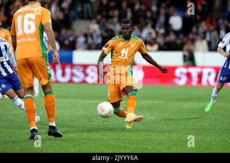 8 settembre 2022, Bolt Arena, Helsinki UEFA Europa League 2022-23 HJK Helsinki - Real Betis Balompi Paul Akouokou - Betis Credit: Juha Tamminen/AFLO/Alamy Live News Foto Stock