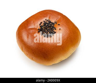 Anpan posizionato su uno sfondo bianco. Anpan è un pane dolce giapponese. Foto Stock