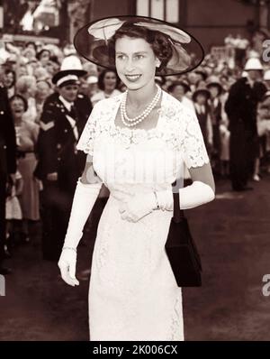 Regina Elisabetta II durante il suo Royal Tour di Sydney, Australia, nel febbraio 1954. Foto Stock