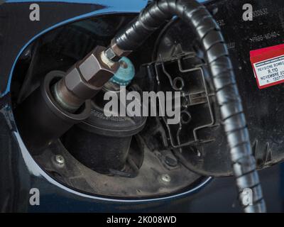 Stazioni di rifornimento di gas GPL e automobili Foto Stock