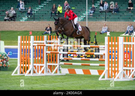 Calgary, Alberta, Canada, 2022-09-08, Amy Millar (CAN) cavalcando Truman, CSIO Spruce Meadows Masters - CANA Cup Foto Stock