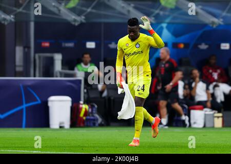 Milano, Italia. 07th Set, 2022. Andre Onana del FC Internazionale durante la fase di Gruppo della UEFA Champions League 2022/23 - incontro di calcio del Gruppo C tra il FC Internazionale e il FC Bayern Munchen allo Stadio Giuseppe Meazza, Milano, Italia il 07 settembre 2022 Credit: Independent Photo Agency/Alamy Live News Foto Stock