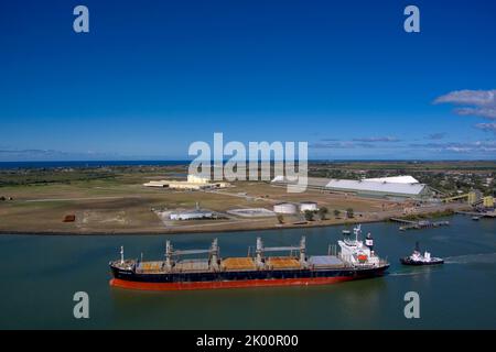 Aereo della nave portarinfuse Nanaimo Bay con partenza dal terminal dello zucchero sul Burnett River Port Bundaberg Queensland Australia Foto Stock