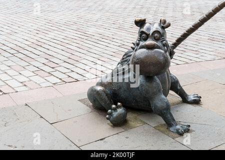 Statua di Dawg, cane di Dan disperato, in Dundee High Street. Personaggio del fumetto Dandy. Foto Stock