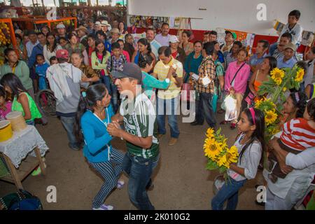 Colombia, San Agustin, ogni lunedi è giorno di mercato nel villaggio e al contadini o agricoltori intorno venire a comprare e vendere merci. Anche nei primi morni Foto Stock