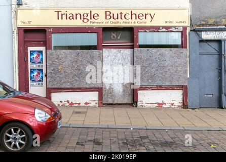 Salite a bordo, macelleria chiusa, Lowestoft, Suffolk, Inghilterra, Regno Unito Foto Stock