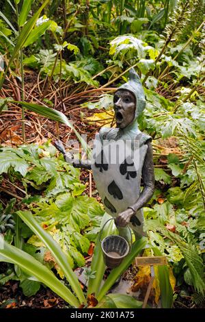 La Knave of Spades, statua di Abbotsbury sub giardino tropicale, Dorset, Regno Unito Foto Stock