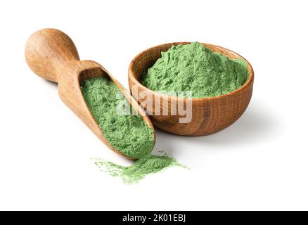 Erba di orzo in polvere in ciotola di legno con pala di wodden, disintossicazione superfood Foto Stock