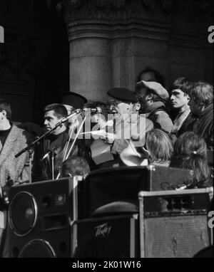 Rally di Orgonizzazioni indipendenti, Piazza San Alessandro Nevsky, Sofia, Bulgaria. Il primo raduno di opposizione dopo il colpo di stato del 10 novembre 1989. Foto Stock