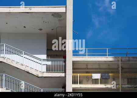 Le scale dell'edificio pubblico in Wah fu Estate Foto Stock