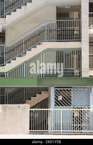 Le scale dell'edificio pubblico in Wah fu Estate Foto Stock