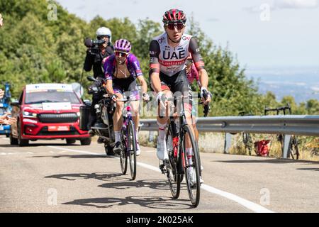 US Brandon McNulty del Team Emirates degli Emirati Arabi Uniti ha mostrato in azione durante la fase 19 della 2022 edizione della 'Vuelta a Espana', Tour della Spagna gara ciclistica, 138,3km con inizio e fine a Talavera de la Reina, Spagna, venerdì 09 settembre 2022. FOTO DI BELGA DAVID PINTENS Foto Stock