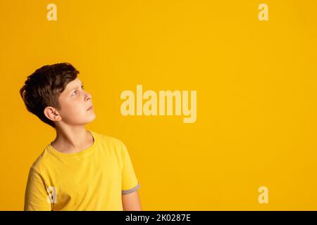 scelta dura curioso ragazzo di scoperta conoscenza del bambino Foto Stock