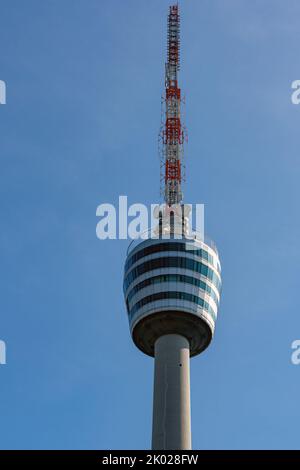 La piattaforma panoramica dell'edificio della torre della televisione (216,6 metri di altezza) a Stoccarda, Germania. Baden-Württemberg, Germania, Europa Foto Stock