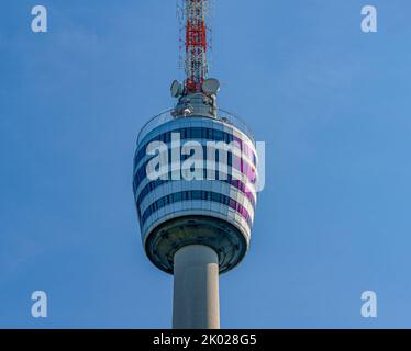 La piattaforma panoramica dell'edificio della torre della televisione (216,6 metri di altezza) a Stoccarda, Germania. Baden-Württemberg, Germania, Europa Foto Stock