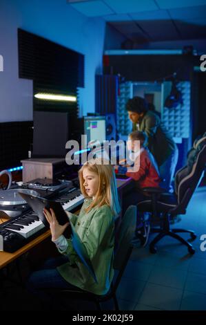 Produttore di suoni con banda per bambini Foto Stock