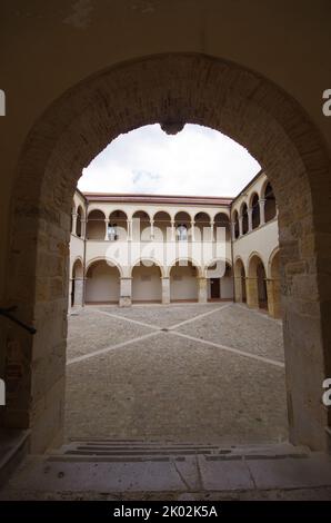 Larino - Molise - Palazzo Civico o Palazzo Ducale sede del comune di Larino Foto Stock