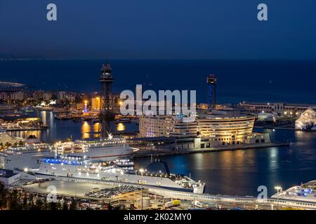 Veduta aerea di Port Vell al tramonto a Barcellona, Spagna Foto Stock