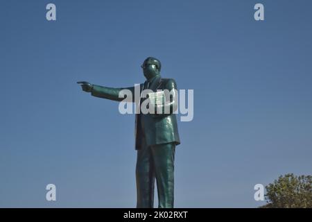 Una foto di primo piano del Dr. B.R. Ambedkar statua o busto contro un cielo blu. Bhimrao Ramji Ambedkar era un politico indiano. Foto Stock