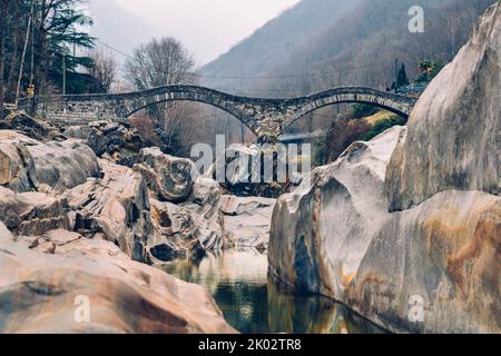 Ponte dei sali in Val Verzasca, Ticino, Svizzera Foto Stock