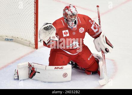 Trinec, Repubblica Ceca. 09th Set, 2022. Marek Mazanec (Trinec) in azione durante la Champions Hockey League, Gruppo H, partita HC Ocelari Trinec vs Skelleftea AIK, il 9 settembre 2022, a Trinec, Repubblica Ceca. Credit: Jaroslav Ozana/CTK Photo/Alamy Live News Foto Stock