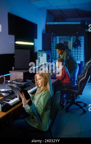 Produttore di suoni con banda per bambini Foto Stock