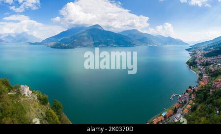 Veduta aerea della chiesa di Sant'Eufemia a Musso con vista sul lago di Como. Musso, Provincia di Como, Lago di Como, Lombardia, Italia. Foto Stock