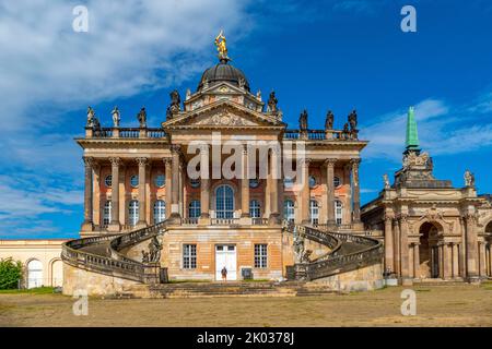 Comuni, ex edifici agricoli dietro il Palazzo nuovo nel Parco Sanssouci, oggi edifici dell'Università di Potsdam, Parco Sanssouci, Potsdam, Brandeburgo, Germania Foto Stock