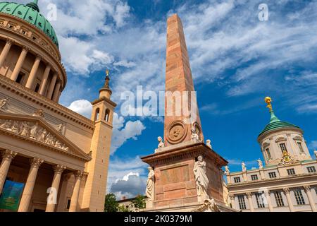 Chiesa di San Nikolai, Municipio e Obelisco al mercato Vecchio, Potsdam, Brandeburgo, Germania Foto Stock