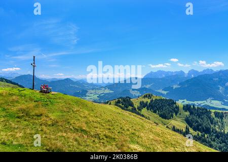 Austria, Tirolo, Kaiserwinkl, Rettenschöss, Feistenau, Wandberg, cima croce, Kaiser montagne Foto Stock