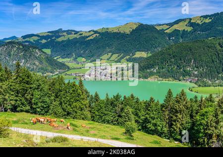 Austria, Tirolo, Kaiserwinkl, Walchsee con vista sul paese, vista da Lippenalm Foto Stock