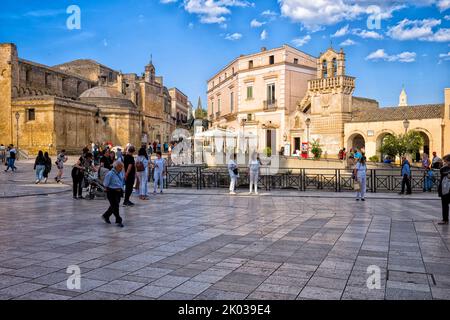 Piazza Vittorio Veneto a Matera, capitale europea della cultura 2019, Basilicata, Italia Foto Stock