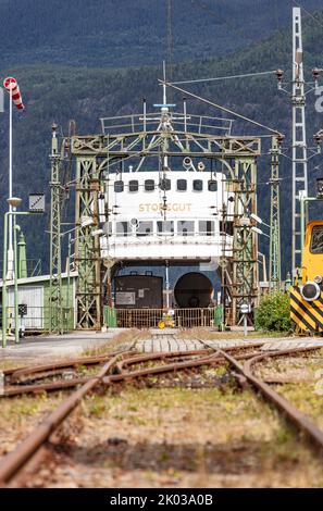 Norvegia, Vestfold og Telemark, Rjukan, Mæl, stazione ferroviaria, Ferrovia traghetto Storgut, traghetto, binari Foto Stock