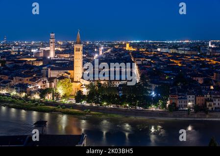 Basilica di Sant'Anastasia, ca. 1290, Italian Gothic, Adige River, Verona, Veneto, Italia Foto Stock