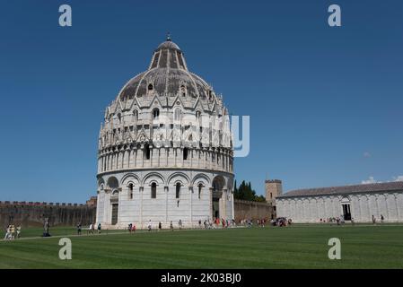 Battistero di San Giovanni in Piazza dei Miracoli, Pisa, Toscana, Italia Foto Stock