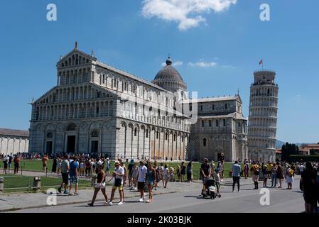 Battistero, Cattedrale di Santa Maria Assunta, Torre Pendente, Pisa, Toscana, Italia Foto Stock