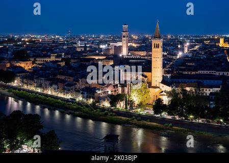 Basilica di Sant'Anastasia, ca. 1290, Italian Gothic, Adige River, Verona, Veneto, Italia Foto Stock